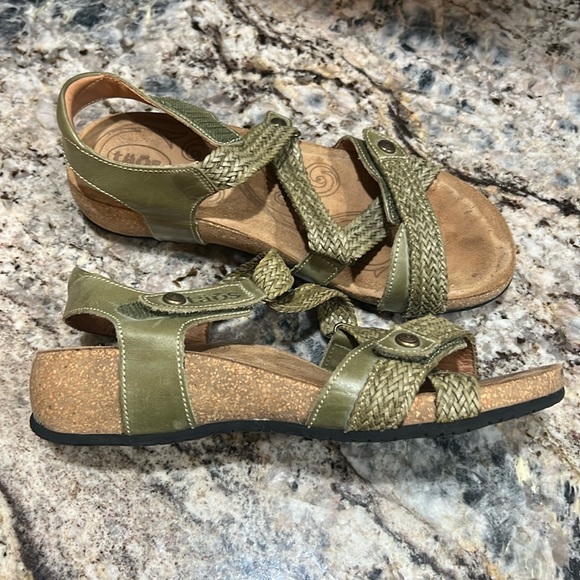 taos Shoes - Taos sage, green with back straps  Strappy Sandals Size 6-6.5